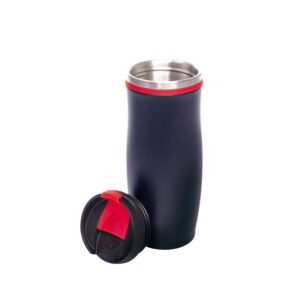 Mug Metalico Siluet 380ml de color negro, hecho de acero inoxidable, a un lado la tapa de plástico color negro con detalle de color rojo