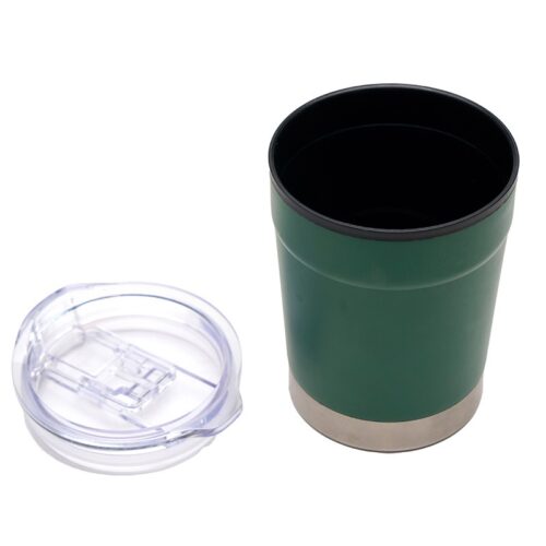 Mug ONLY, de color verde, exterior de acero inoxidbale. Incluye tapa transparente