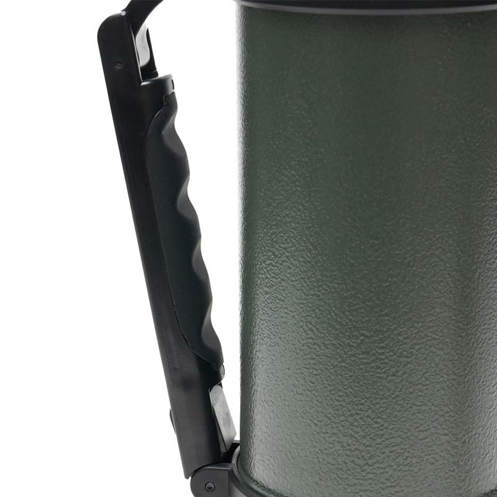 Manija ergonomica retráctil de color negro del termo acero inoxidable Iguazu de color verde.