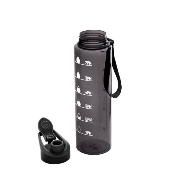 La botella deportiva motivacional BORG en color negro con acabado traslucido, con contador de tiempo. A un lado la tapa con su característica boquilla