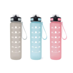 Botella deportiva motivacional NADAL, con marcador de tiempo y medida, tapa con boquilla rebatible y correa. Disponible en acabado frost en los siguientes colores pasteles: gris, celeste, rosa