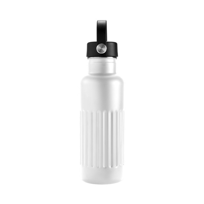 Vista latreal botella térmica KAWA de acero inoxidable color blanco , con cuerpo con bajorrelieve para mejor agarre y tapa PP a rosca color negro con asa de silicona.