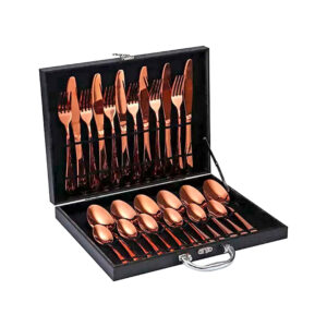 Set de cubiertos encobrizados de acero inoxidable con estuche de presentación, ideal como regalo corporativo premium.