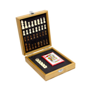 Set de juegos corporativo POKADA de bambú con ajedrez, cartas de póker y dados