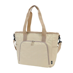 Cooler bag NORLAND de 28 litros en RPET con interior térmico aislante y base impermeable.