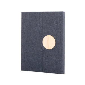 Cuaderno A5 TAHITI de RPET reciclado con cierre magnético y detalle de bambú natural. Azul.