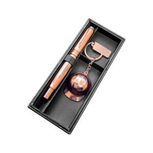 Estuche negro para llavero y bolígrafo.