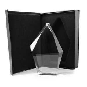 Galvano de cristal con base sólida para reconocimiento empresarial.