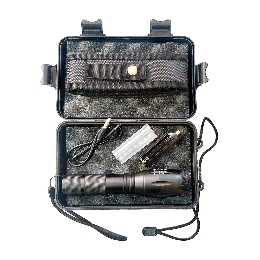 Linterna resistente al agua con batería recargable y accesorios.