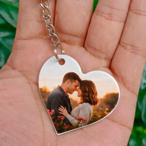 Llavero acrílico sublimable corazón para regalo corporativo personalizado. Mockup