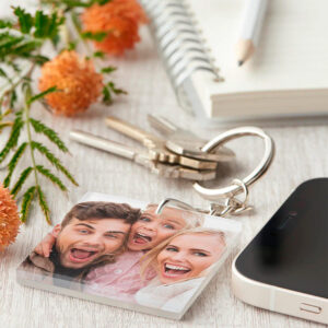 Llavero acrílico sublimable cuadrado para regalo corporativo. Mockup