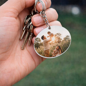 Llavero acrílico sublimable ovalado para regalo corporativo personalizado. Mockup.