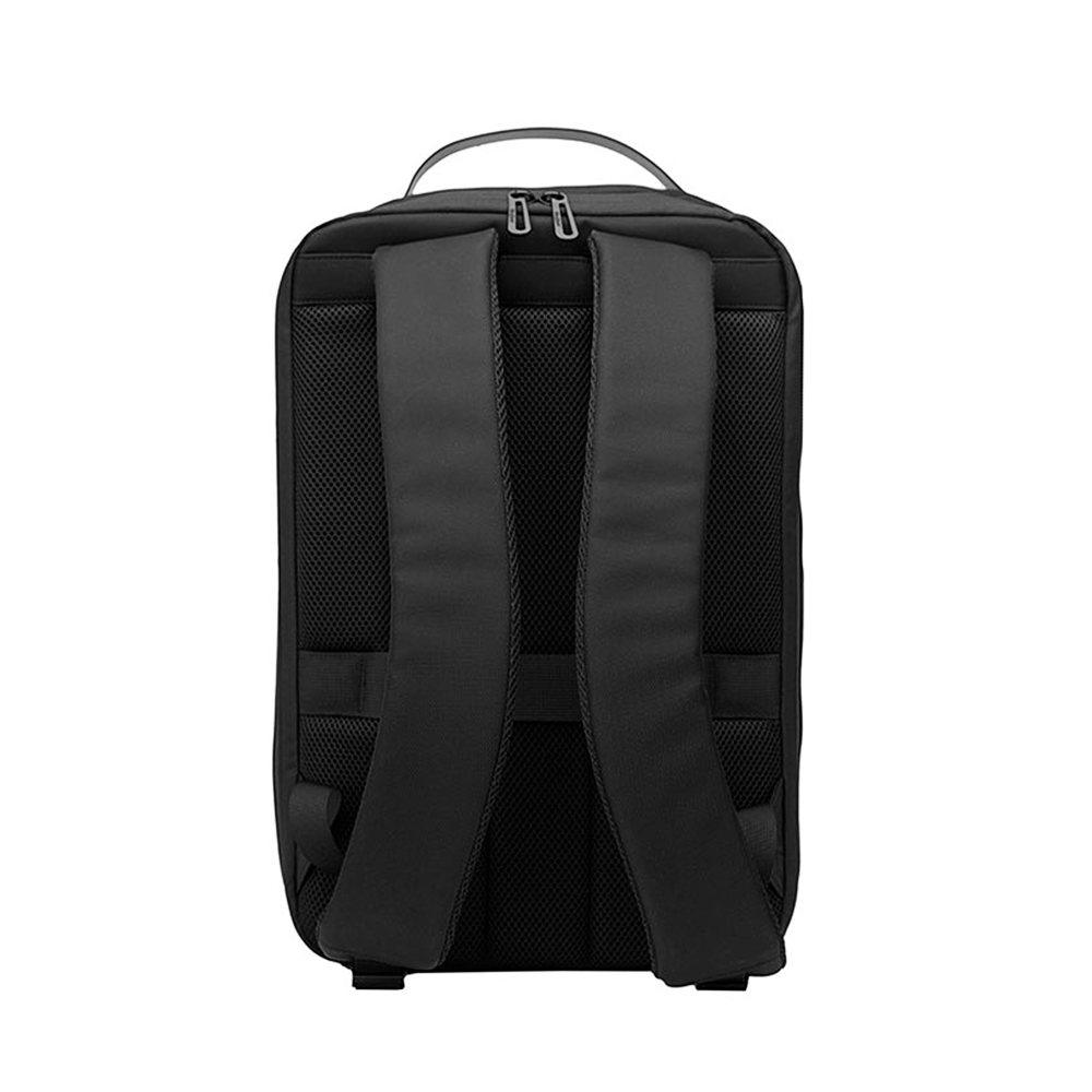 Mochila Machen Water Resistant con compartimento para notebook 15,6”. Vista trasera.