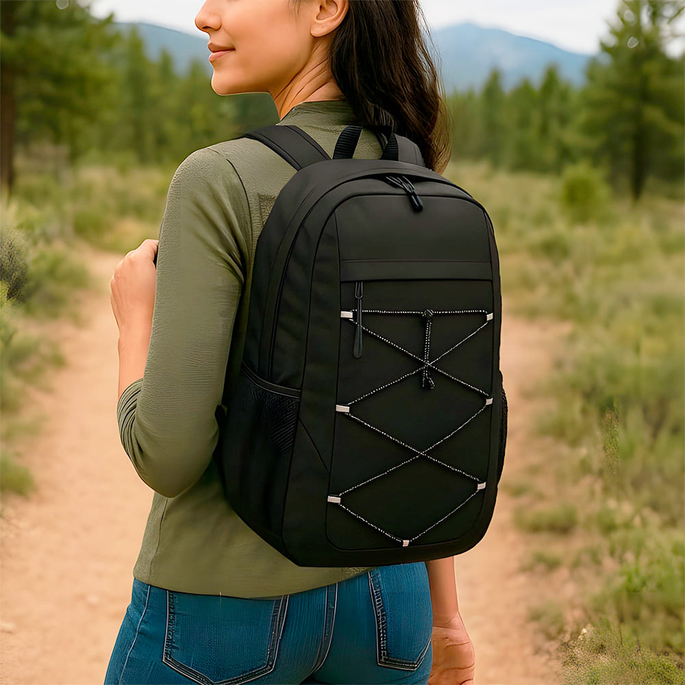 Mockup de la Mochila outdoor TRIP color rojo.