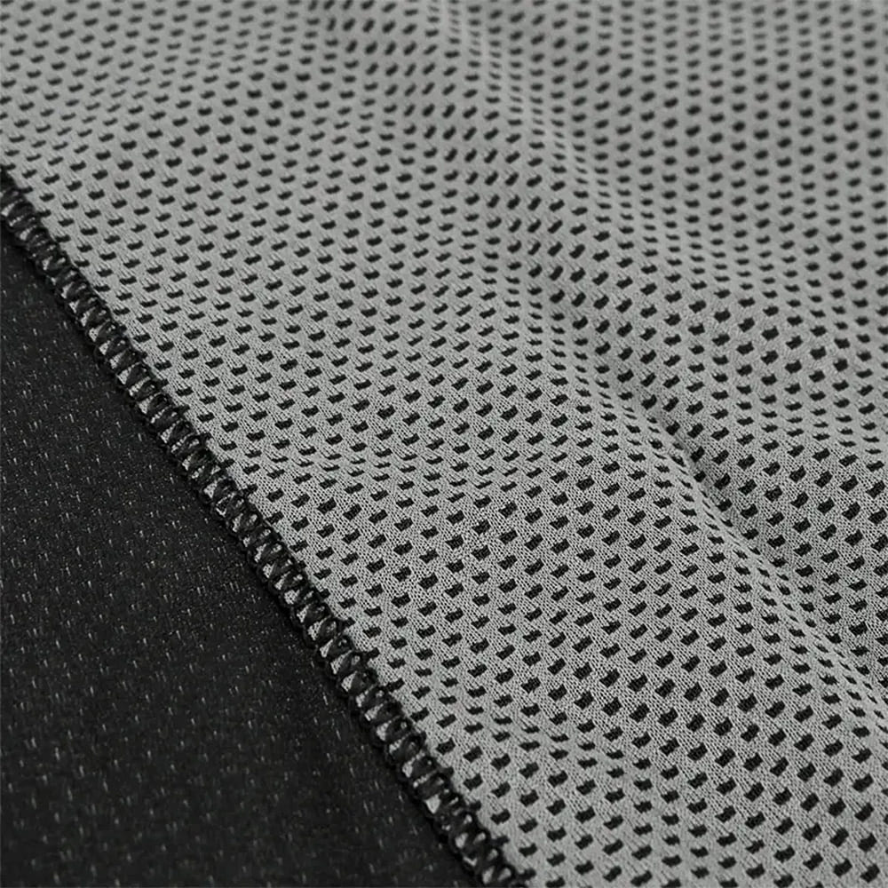 Botella NEREUS de 800 ml con sorbete y toalla deportiva. Color negro.