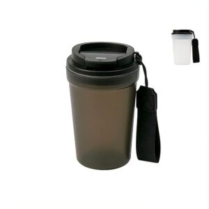 Mug VULCANO con tapa ajustable y correa de transporte.