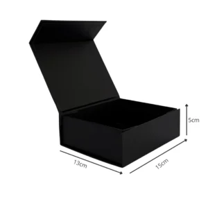 Caja Magnética pequeña s/manilla 13x15x5. Cartón extra grueso y cierre imantado resistente. Colores: blanco y negro