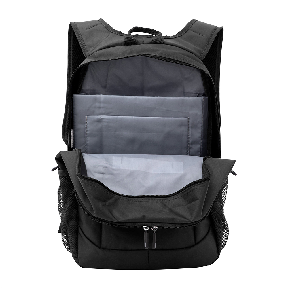 Interior de la mochila porta notebook FORLAND de 22 litros en color negro.