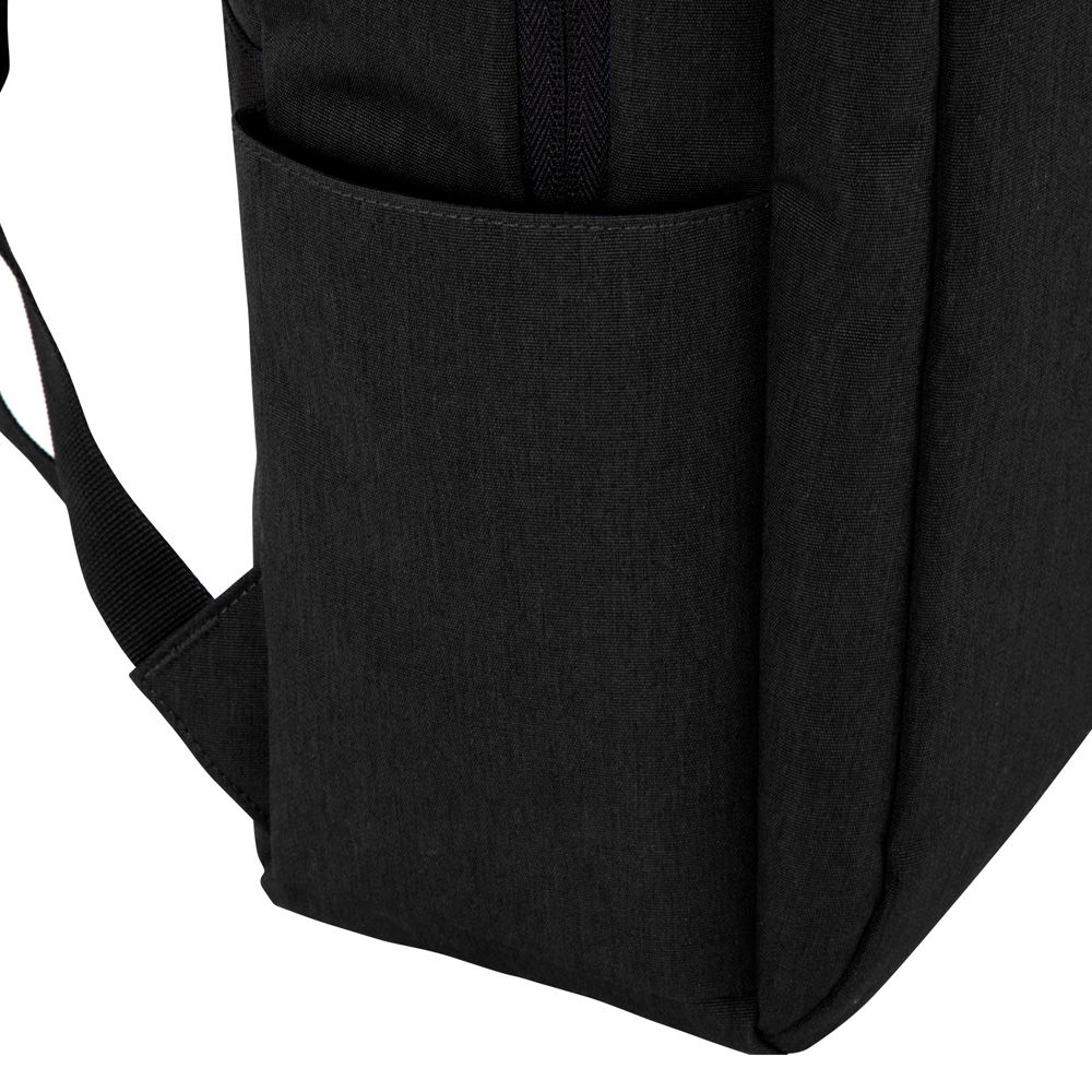 Mochila porta notebook METZ compacta y liviana en varios colores.
