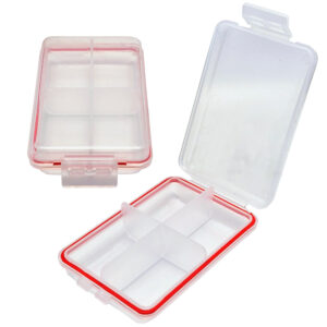 Pastillero organizador transparente con 4 divisiones para almacenar medicamentos y vitaminas.