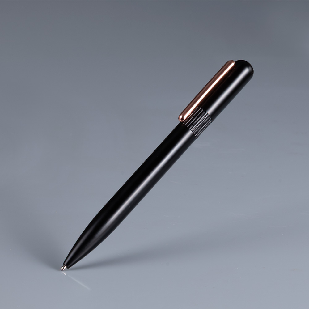 Bolígrafo Barrick negro con clip encobrizado, diseño elegante y formato de Ø1,2 x 14 cm para uso corporativo.