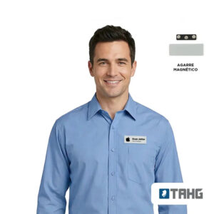 Name Tag Blanco Chico de aluminio con sistema magnético de sujeción para identificación laboral en empresas y eventos.