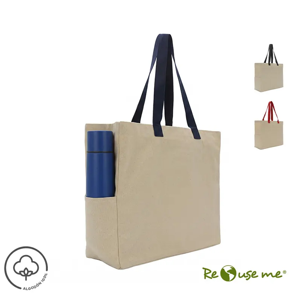 Tote Barbados de algodón reciclado con bolsillo interior, bolsillos laterales y anillo metálico para llaves.